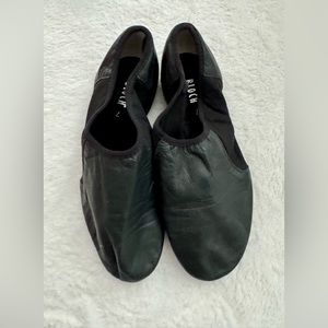 Bloch girls black slip on jazz shoes